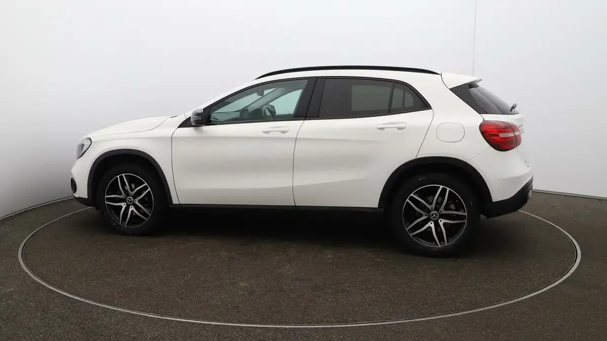2019-mercedes-benz-gla-class-16-gla-180-urban-edition-ss-7g-dct-big-48