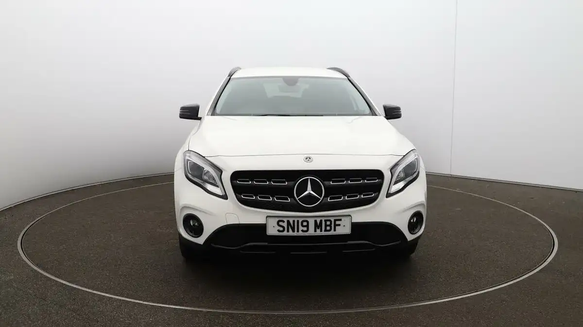 2019-mercedes-benz-gla-class-16-gla-180-urban-edition-ss-7g-dct-big-2