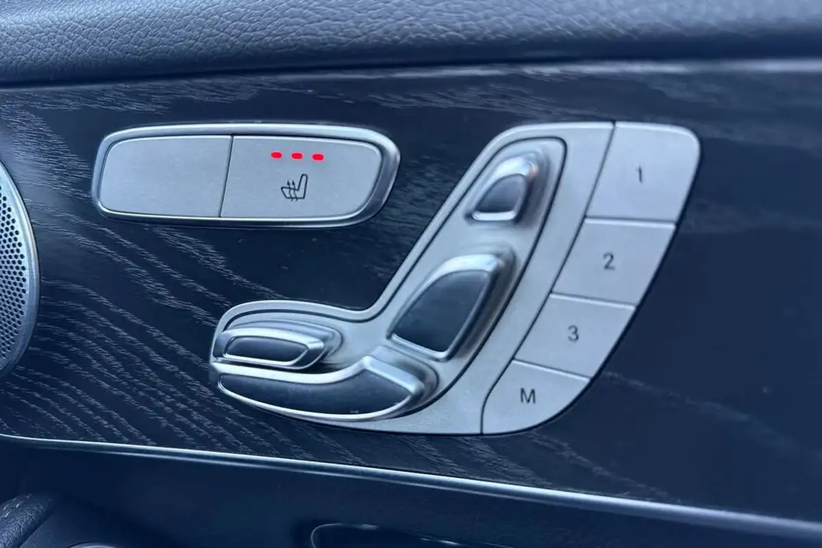 2020-mercedes-benz-glc-class-20d-glc300d-amg-line-premium-plus-station-wagon-5d-big-25