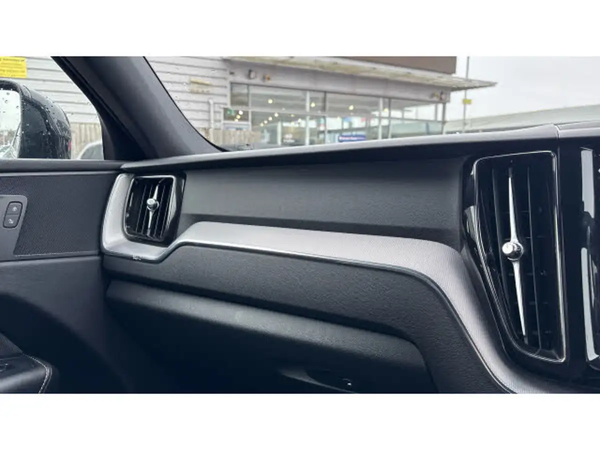 2020-volvo-xc60-20-b5-r-design-big-61