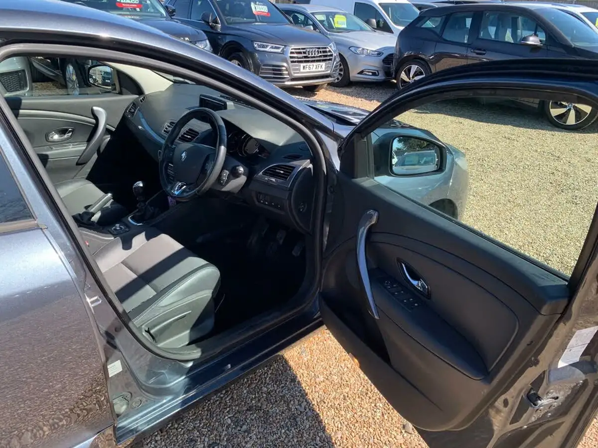 2015-renault-megane-15dci-dynamique-nav-energy-ss-hatchback-5d-big-8