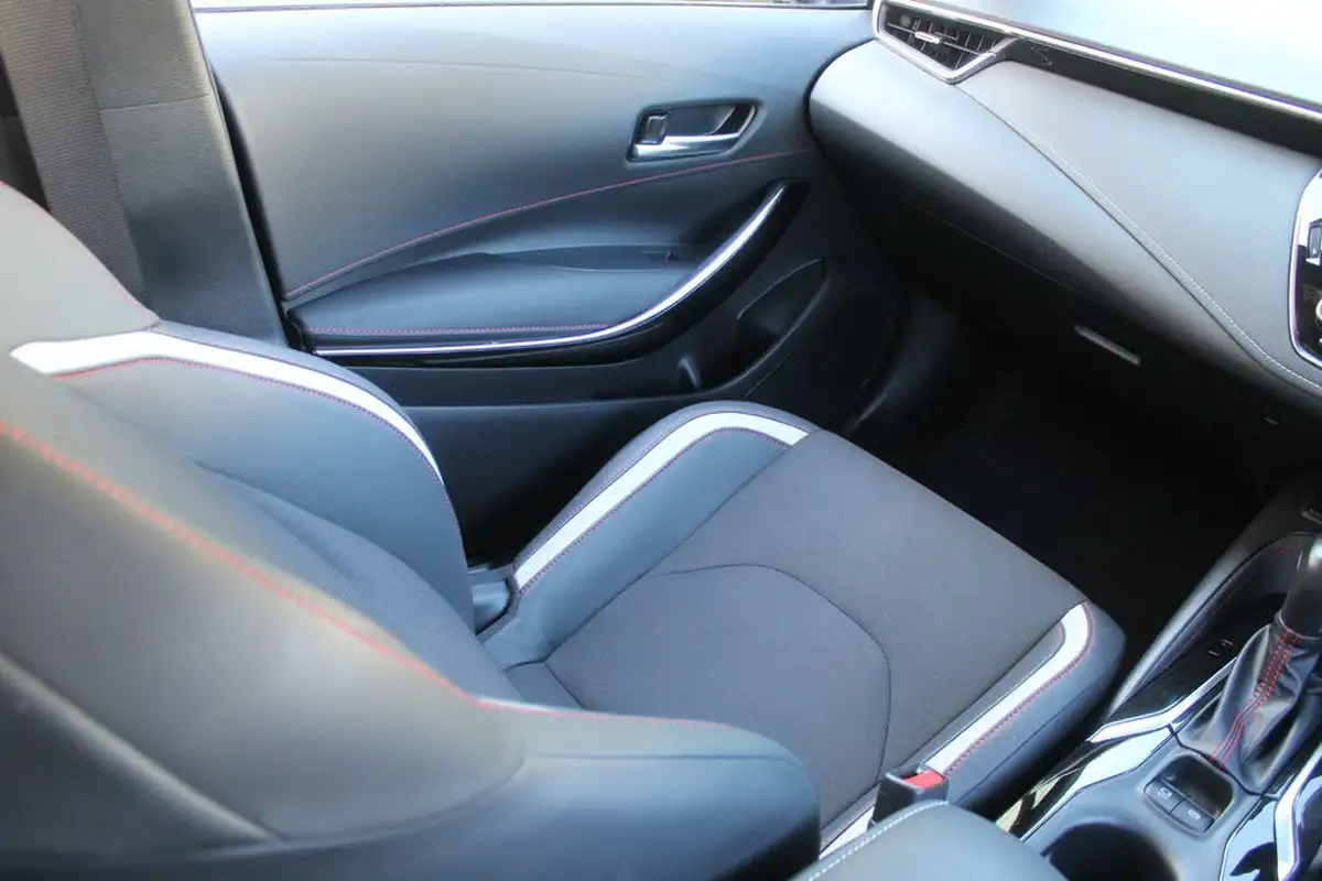2023-toyota-corolla-20-vvt-i-gr-sport-193bhp-hatchback-big-27