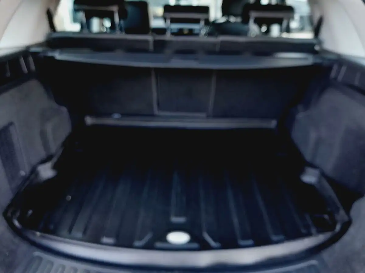 2018-land-rover-discovery-sport-20-si4-se-tech-big-18