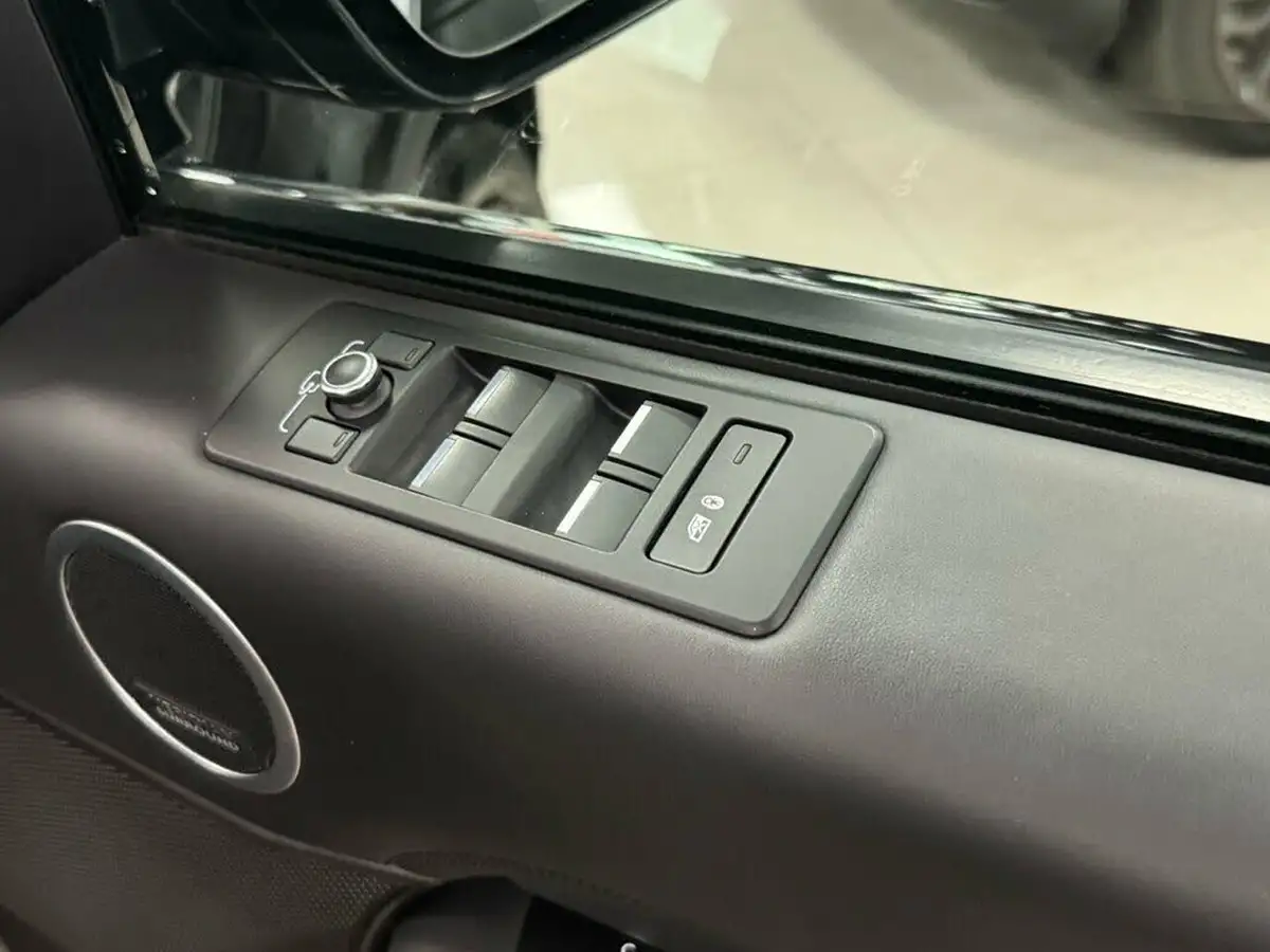 2019-land-rover-discovery-30-sd-v6-hse-luxury-big-30