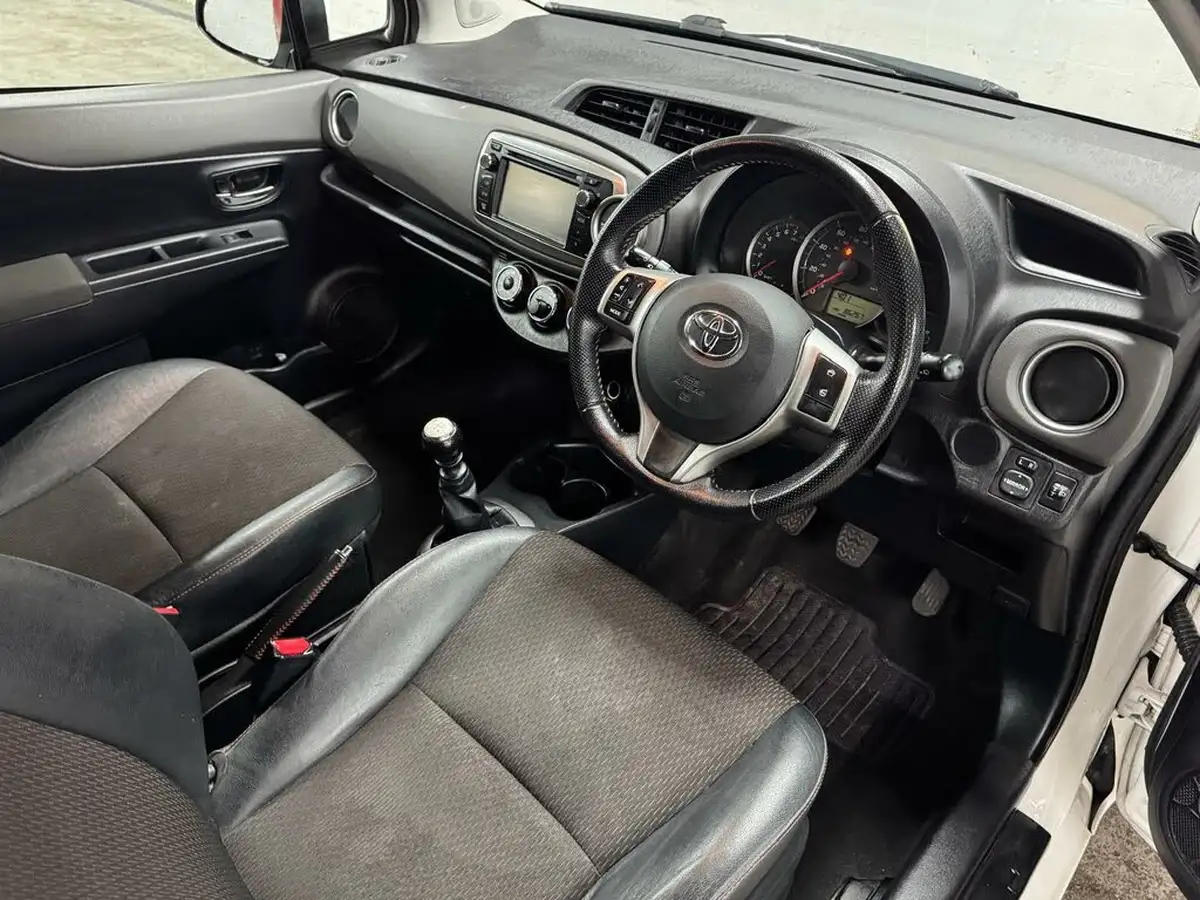 2012-toyota-yaris-133-trend-3d-big-15