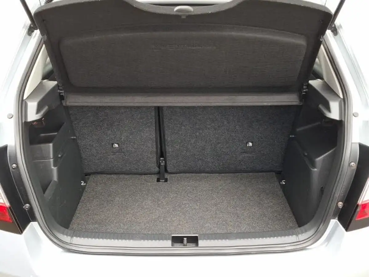 2015-skoda-fabia-10-mpi-s-hatchback-big-7