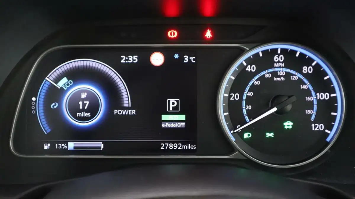 2021-nissan-leaf-e-acenta-big-10