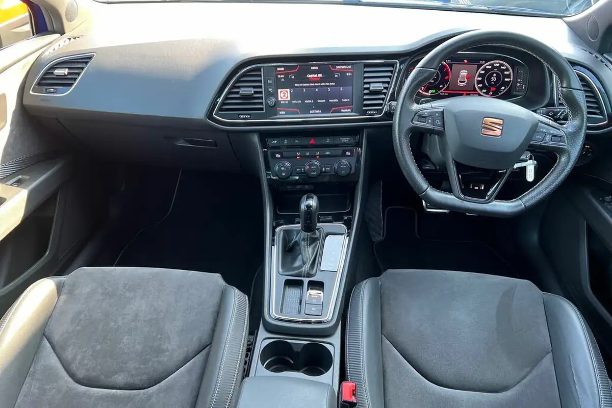 2020-seat-leon-20-tsi-cupra-300-4drive-ss-estate-big-16