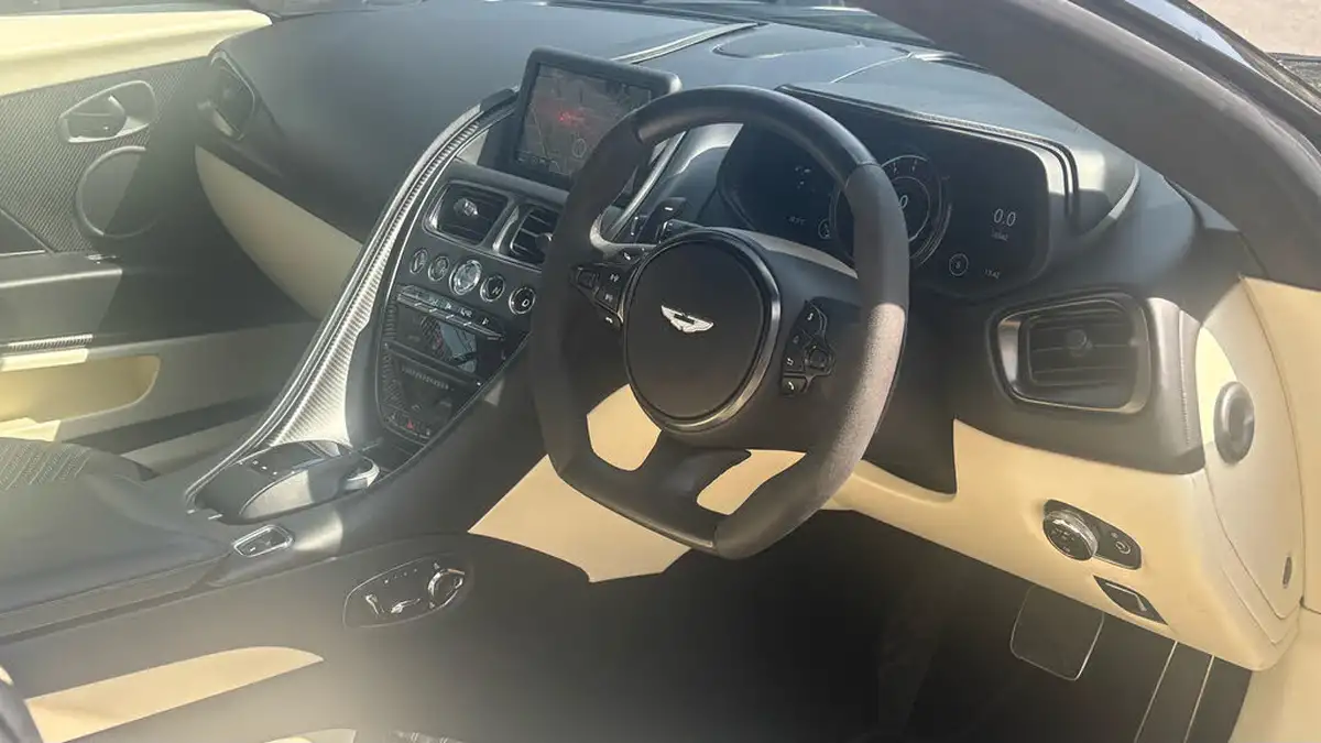 2019-aston-martin-db11-big-2