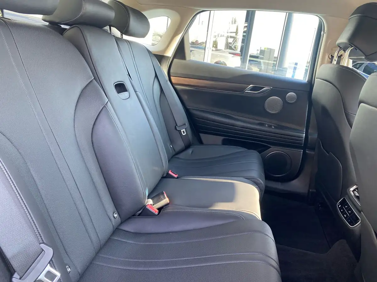 2023-genesis-g80-e-luxury-line-big-26