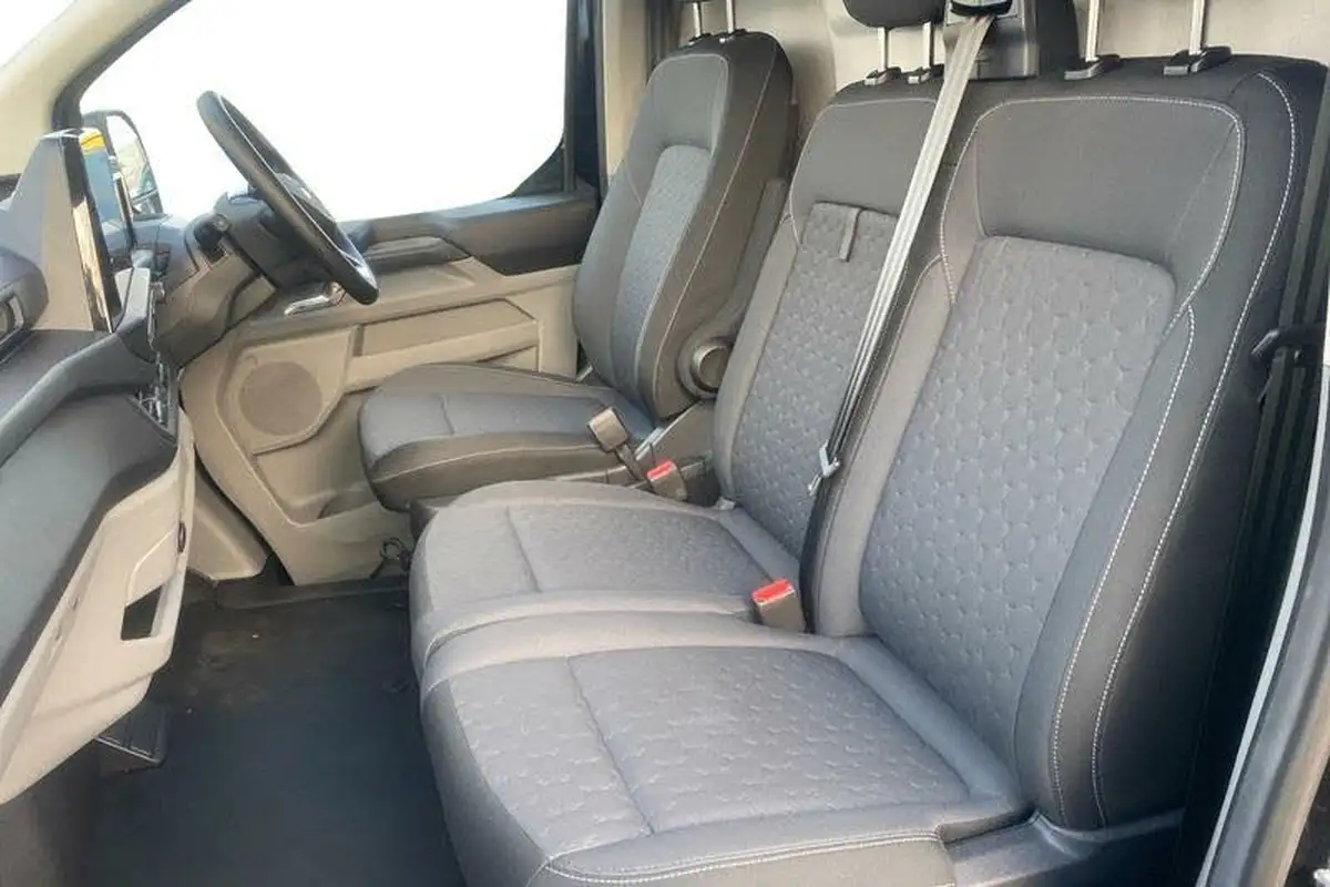 2024-ford-transit-custom-e-320-l1h1-limited-136ps-panel-van-big-8