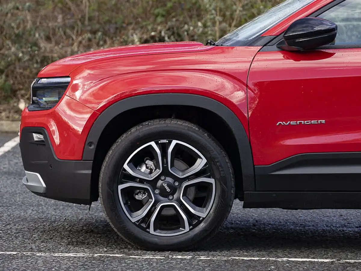 2025-jeep-avenger-12-gse-summit-big-10