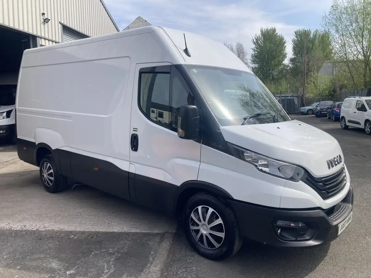 2023-iveco-daily-s-class-23td-35s14v-business-3520mm-h2-136pseu6dt-big-0