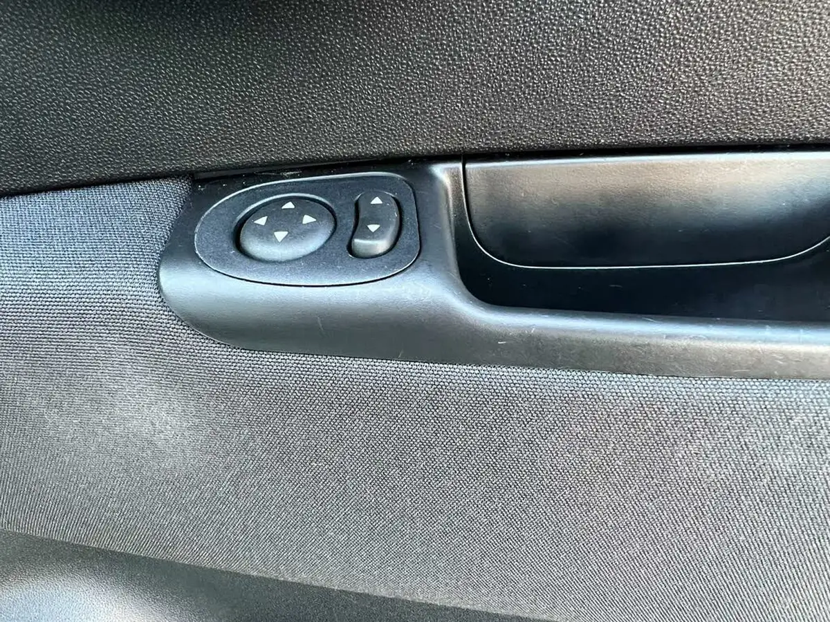 2019-fiat-500-12-lounge-big-20