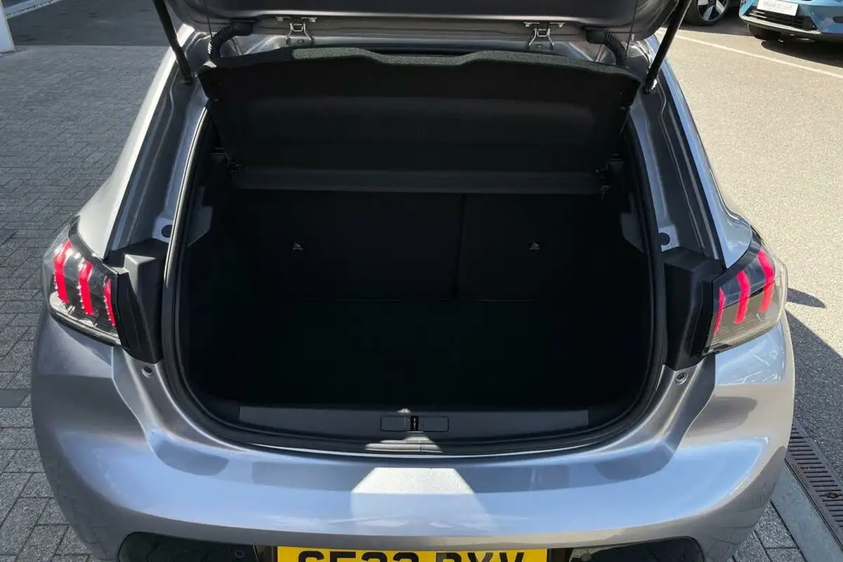 2022-peugeot-208-12-puretech-allure-premium-100bhp-big-17