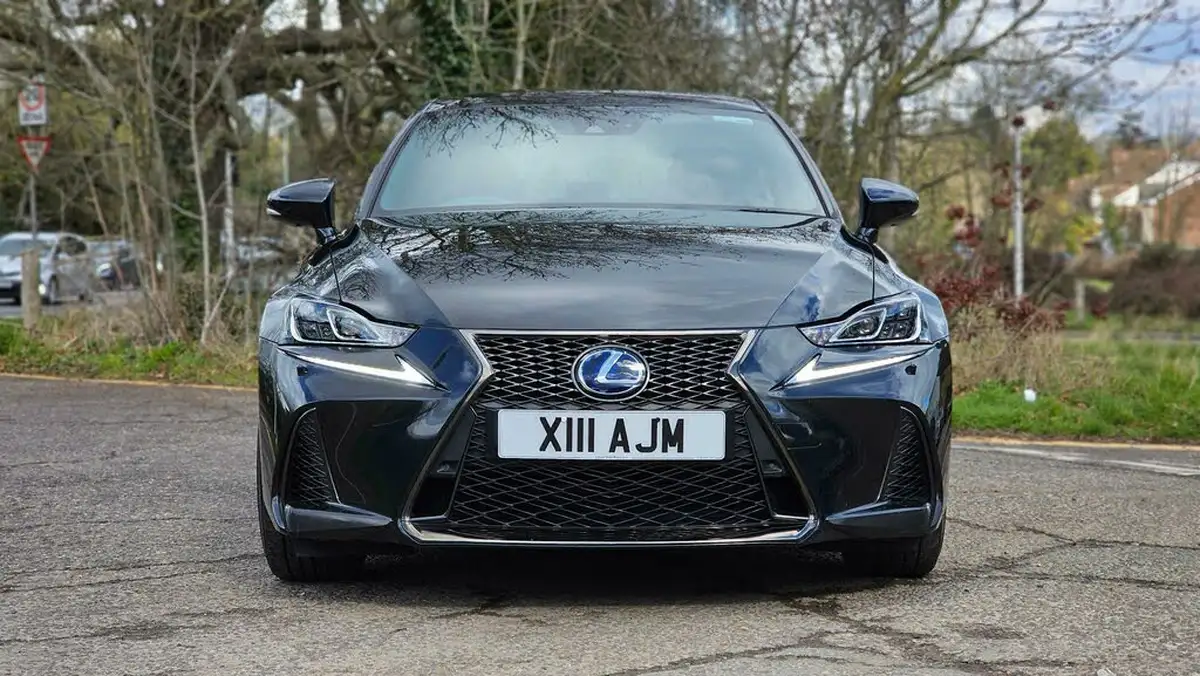 2020-lexus-is-300h-25-f-sport-big-6