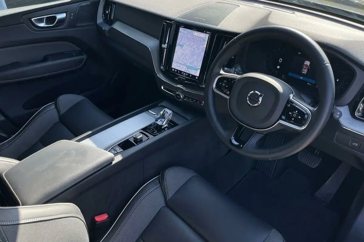 2024-volvo-xc60-20-b5-plus-black-edition-big-4