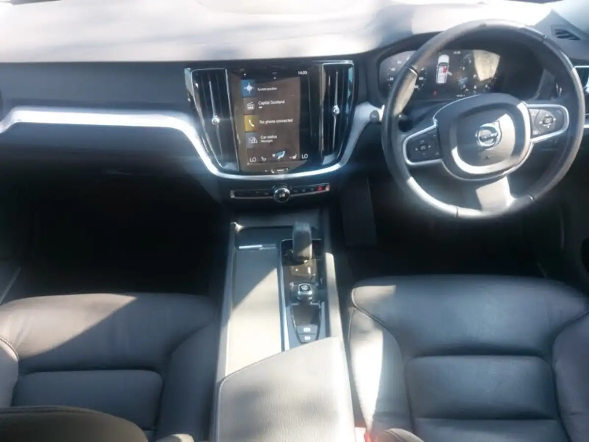 2021-volvo-v60-20-b3-momentum-161bhp-big-6