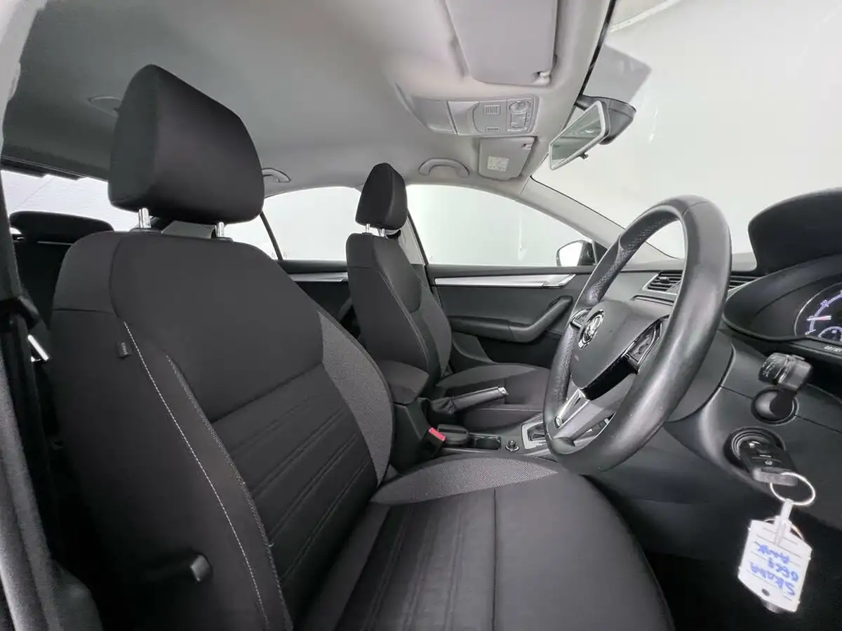 2019-skoda-octavia-15-tsi-se-drive-hatchback-dsg-big-10