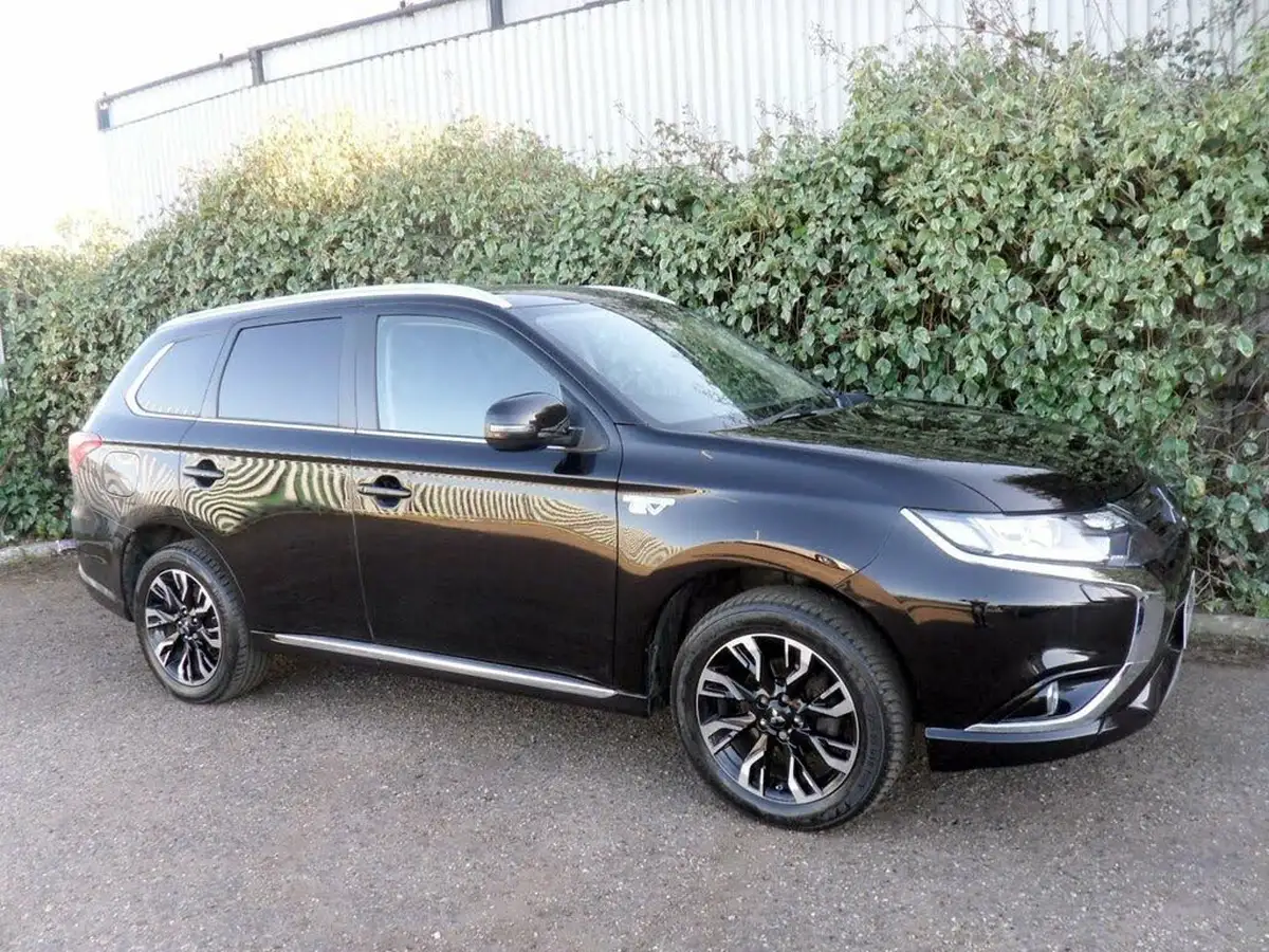 2017-mitsubishi-outlander-20-juro-phev-big-3