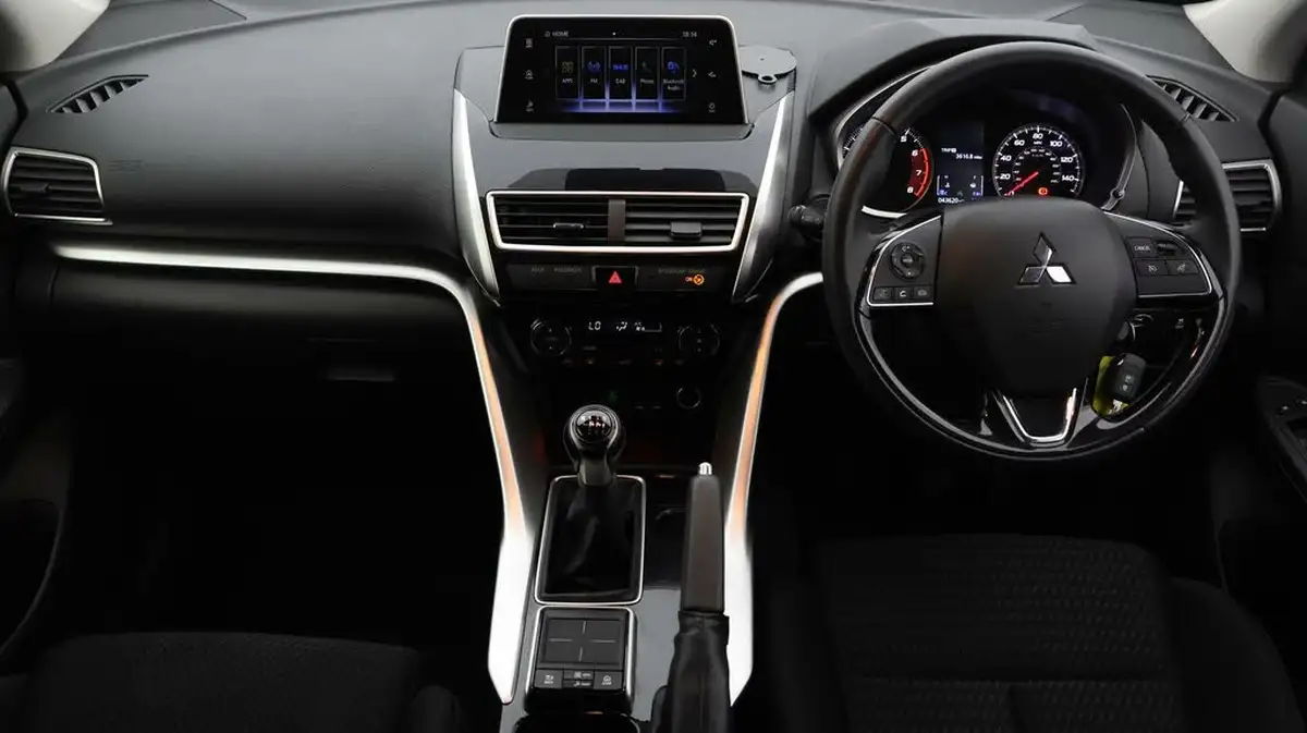 2018-mitsubishi-eclipse-cross-15-2-big-12