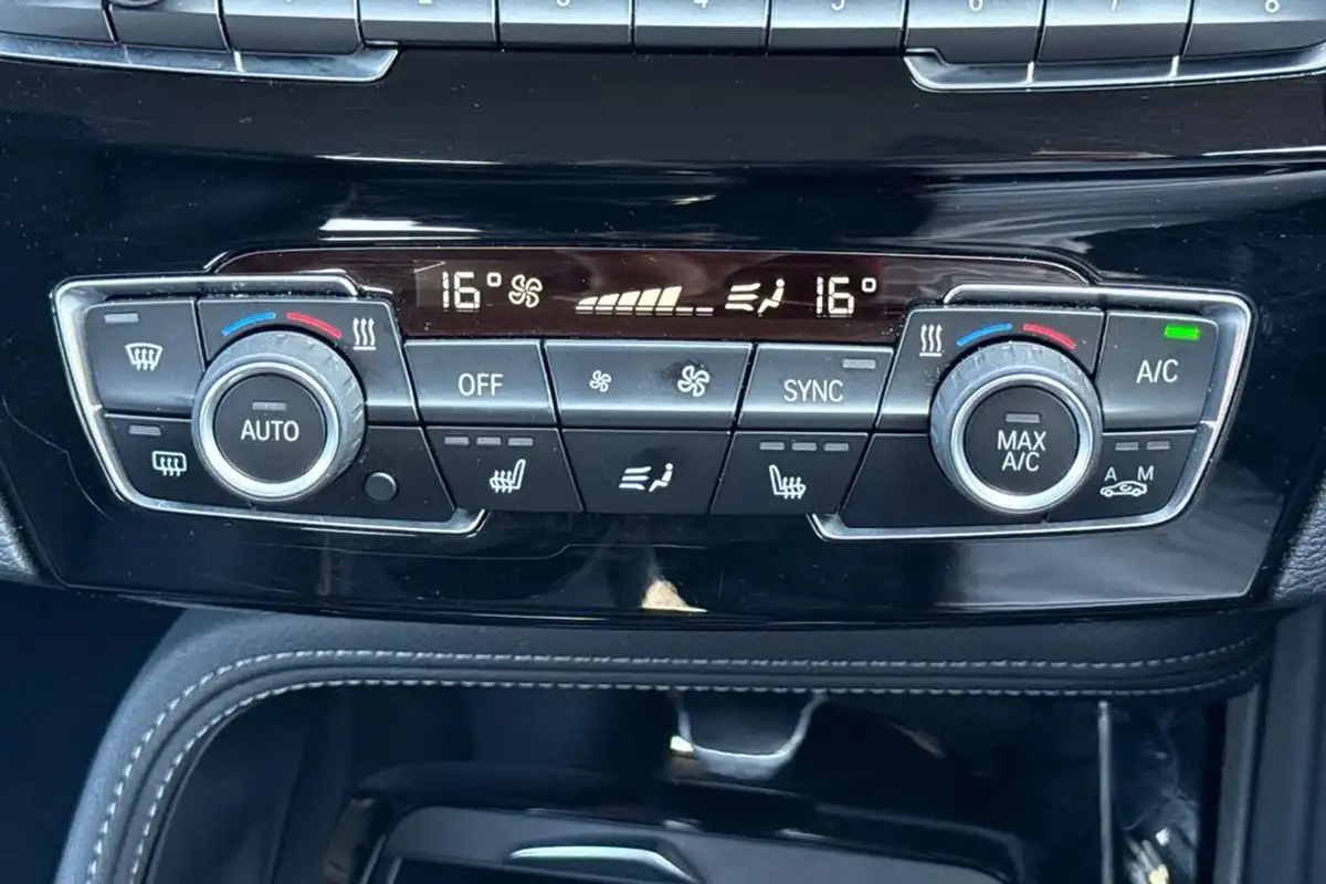 2021-bmw-x1-20-sdrive20i-xline-big-21