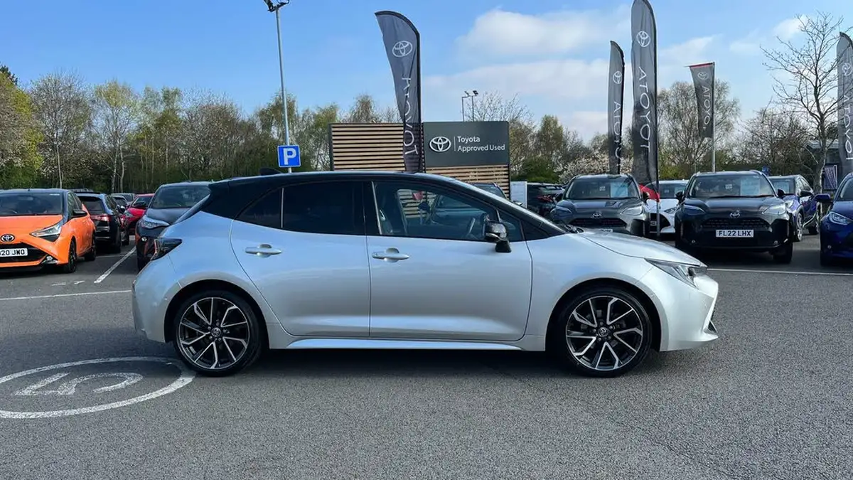 2022-toyota-corolla-18-vvt-i-excel-120bhp-trk-hatchback-big-15