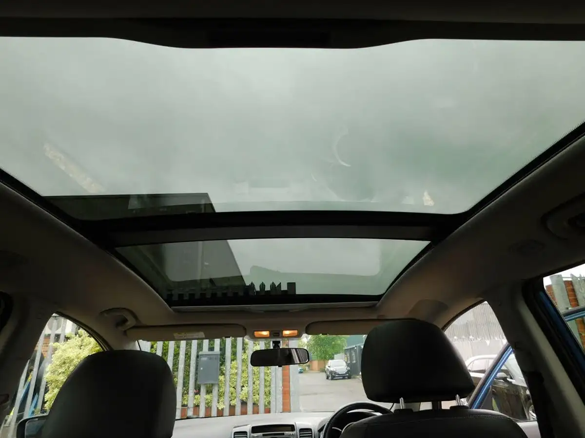 2014-kia-venga-16-3-sat-nav-isg-big-18
