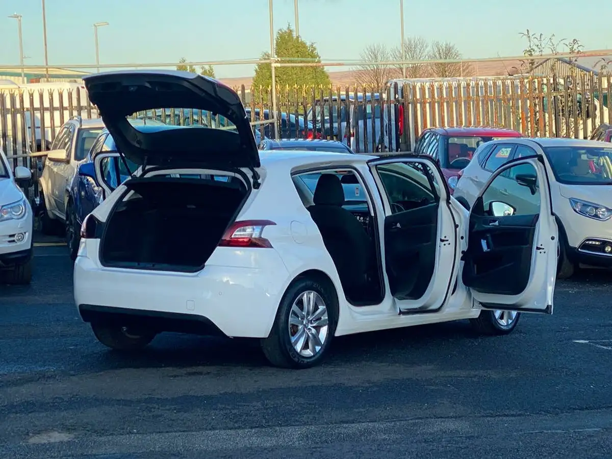2017-peugeot-308-12-puretech-active-130bhp-eat6-big-3