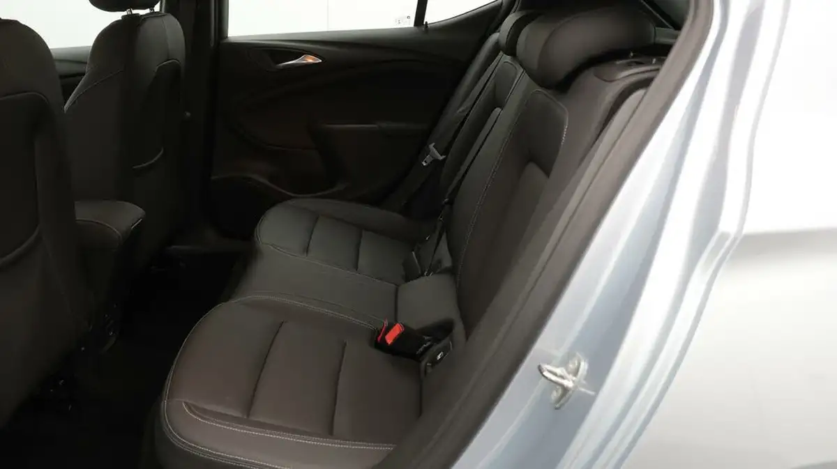 2020-vauxhall-astra-12-turbo-elite-nav-big-16