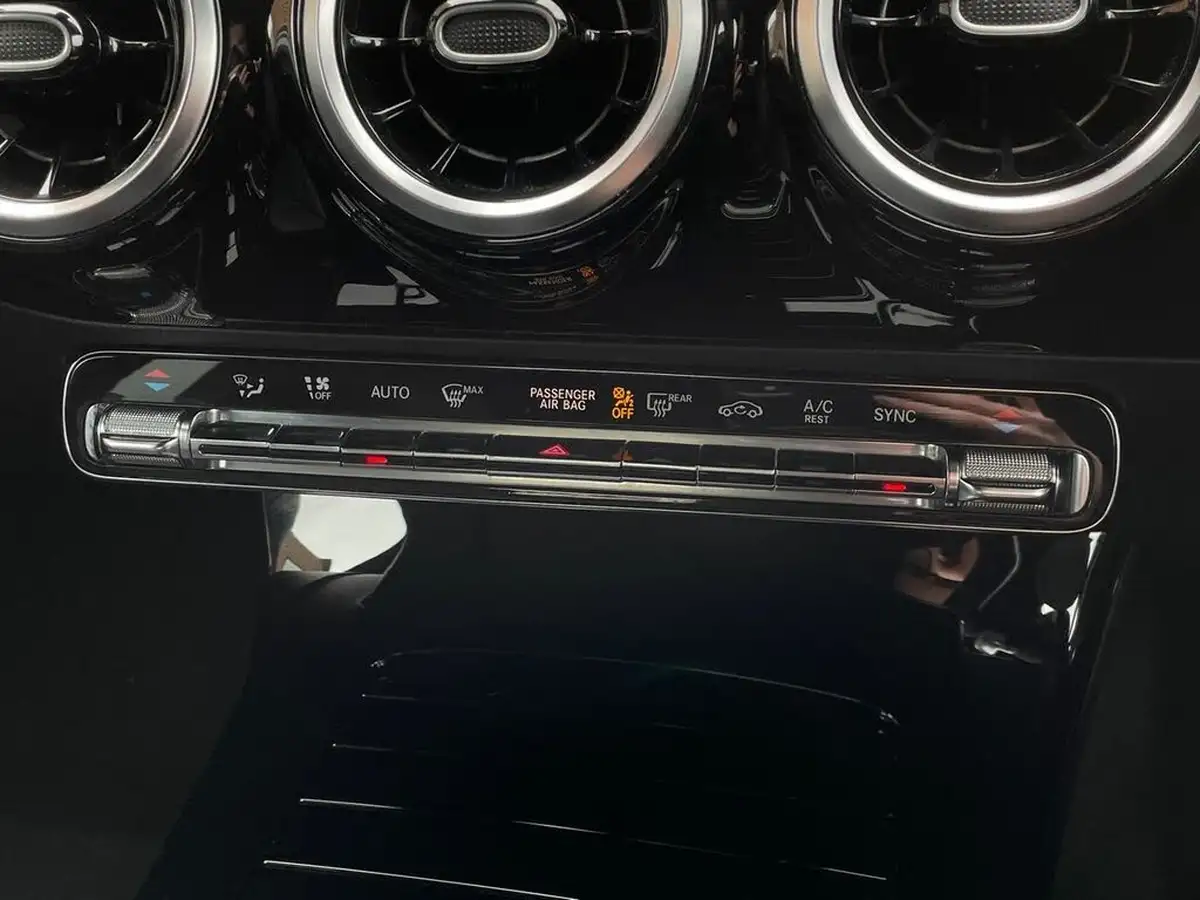 2019-mercedes-benz-cla-13-cla-180-amg-line-coupe-4d-big-17