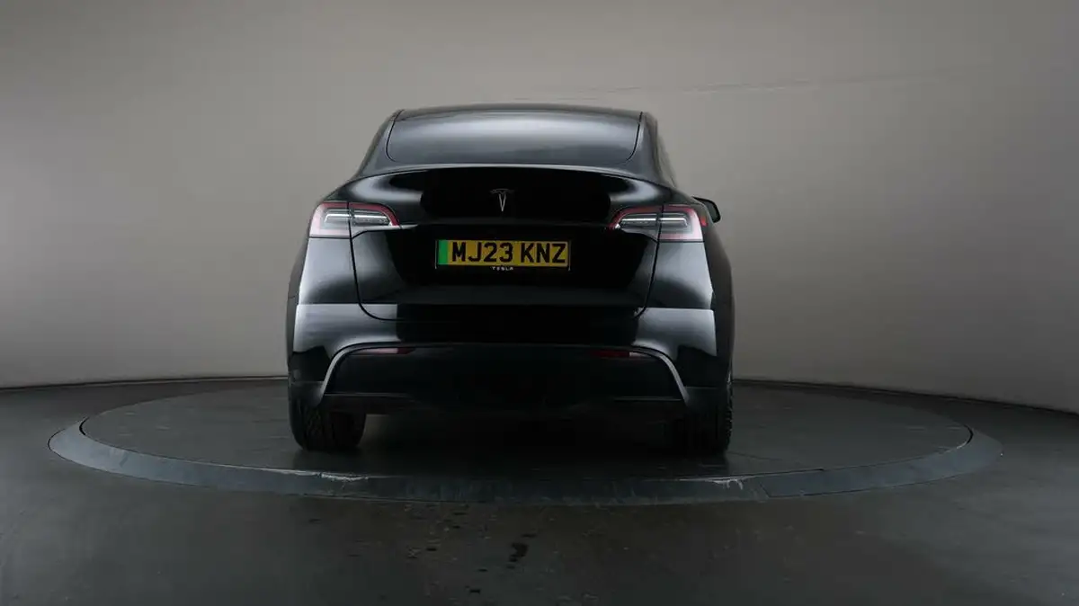2023-tesla-model-y-e-rwd-big-25