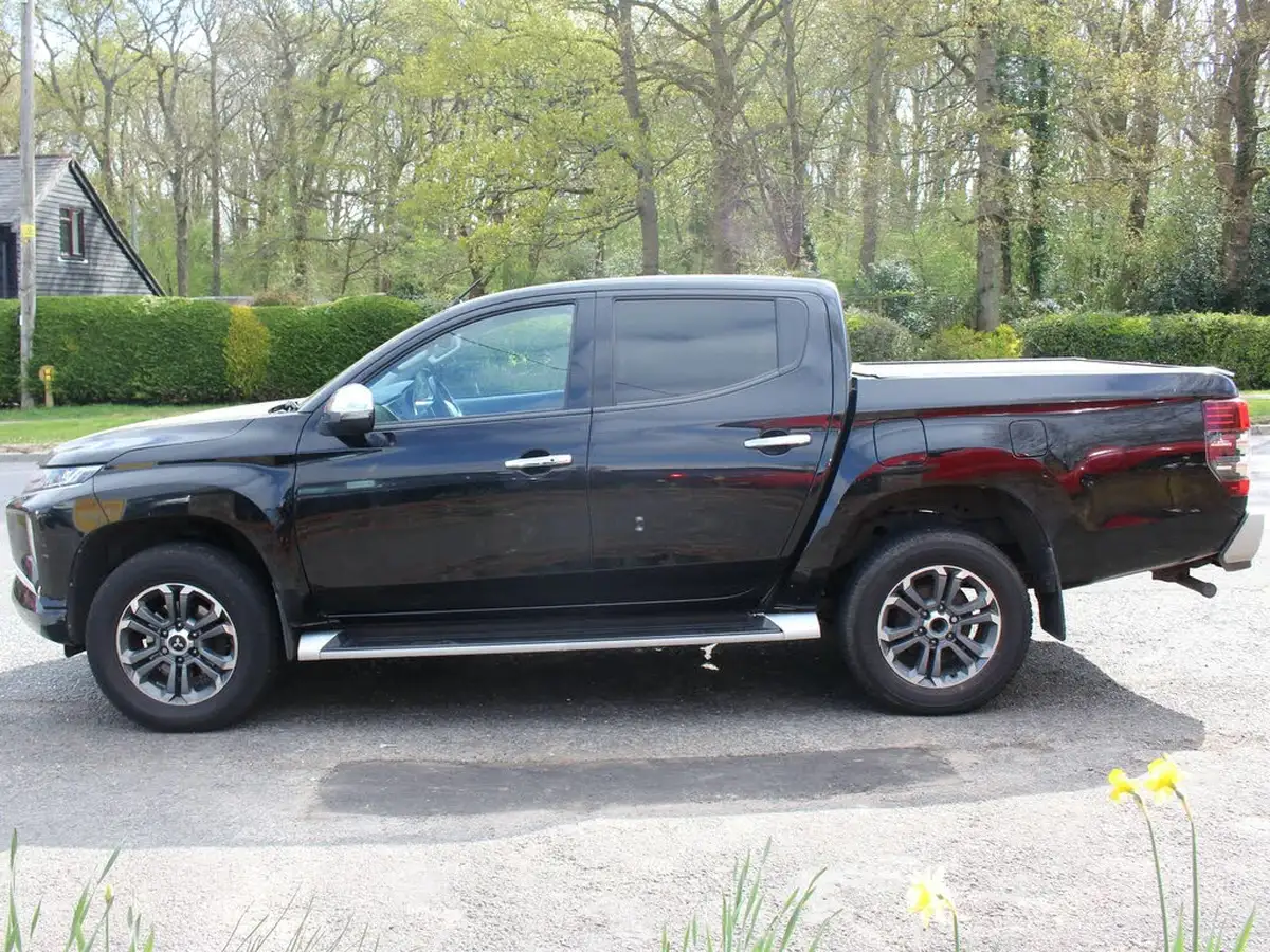 2020-mitsubishi-l200-22di-d-barbarian-auto-big-1