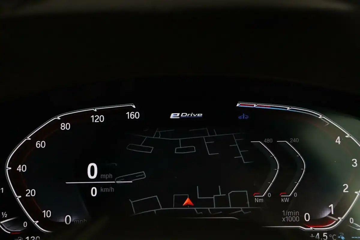 2022-bmw-5-series-20-530e-se-saloon-4d-big-20
