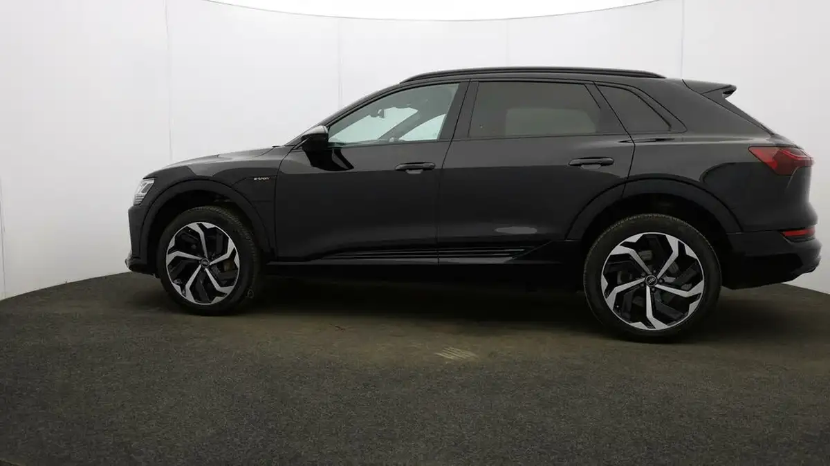 2021-audi-e-tron-50e-black-edition-station-wagon-big-45
