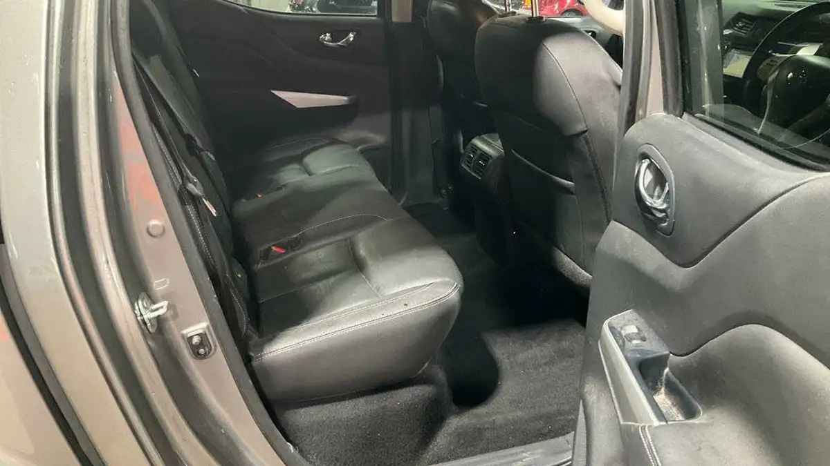 2018-nissan-navara-23dci-tekna-auto-big-5