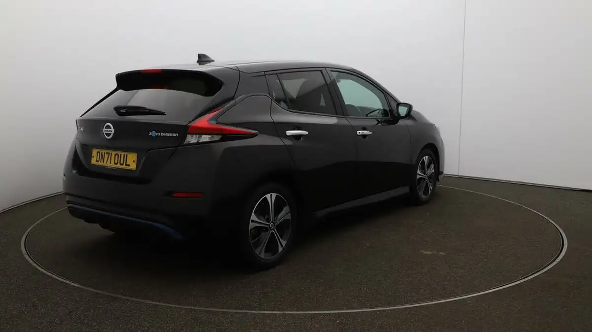 2021-nissan-leaf-e-tekna-big-46