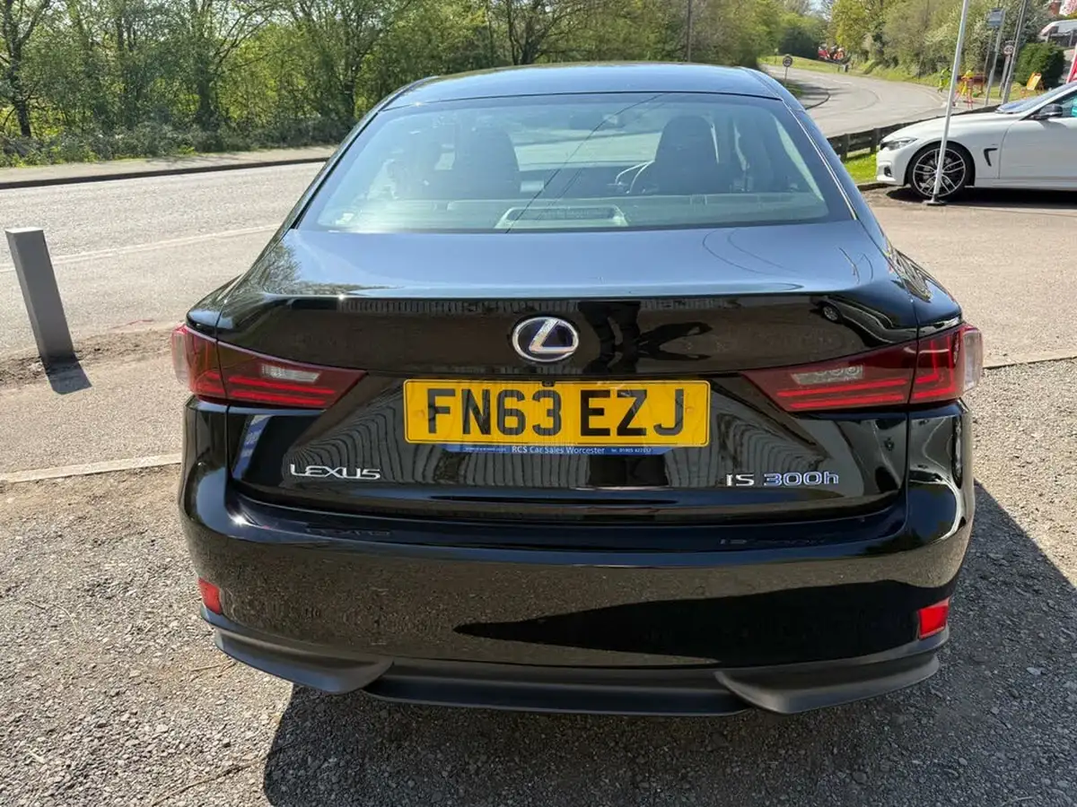 2013-lexus-is-300h-25-premier-big-3