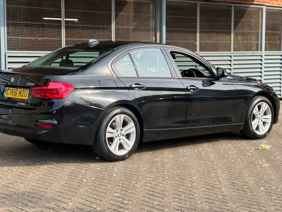 2016-bmw-3-series-15-318i-sport-saloon-4d-big-18