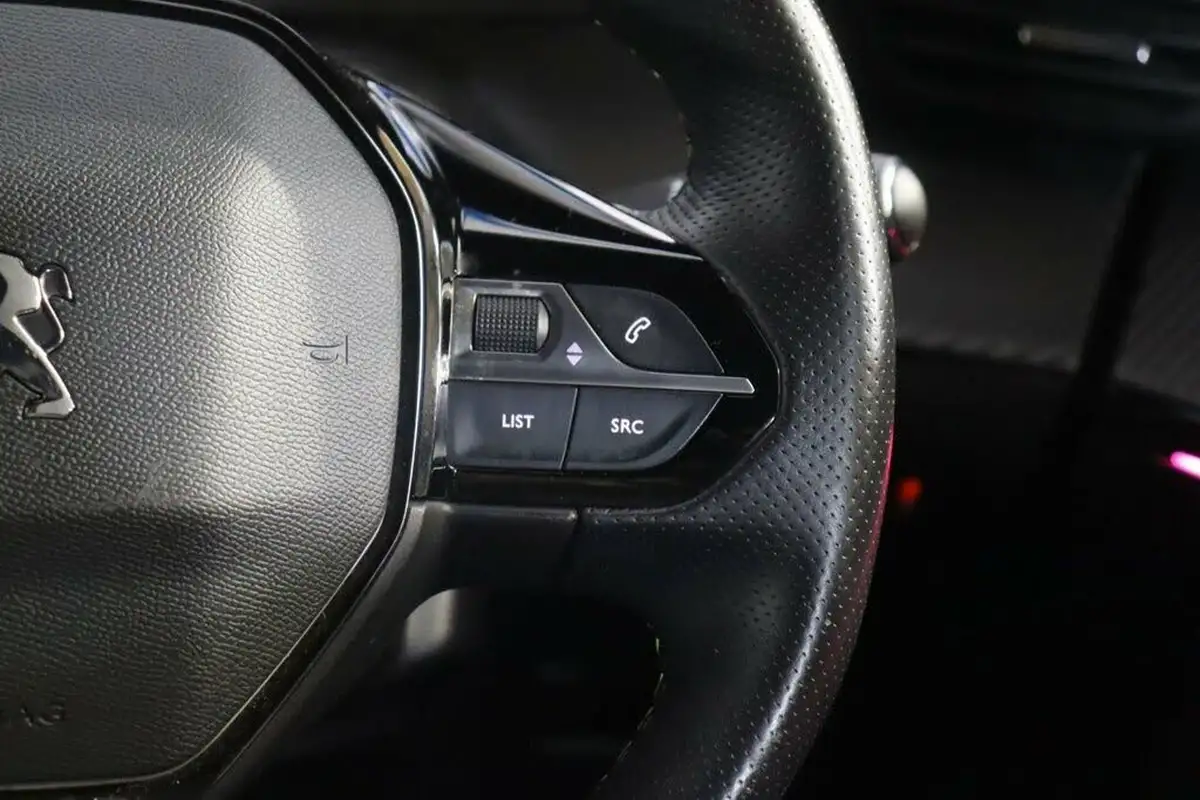 2021-peugeot-2008-suv-e-gt-premium-50kwh-big-34