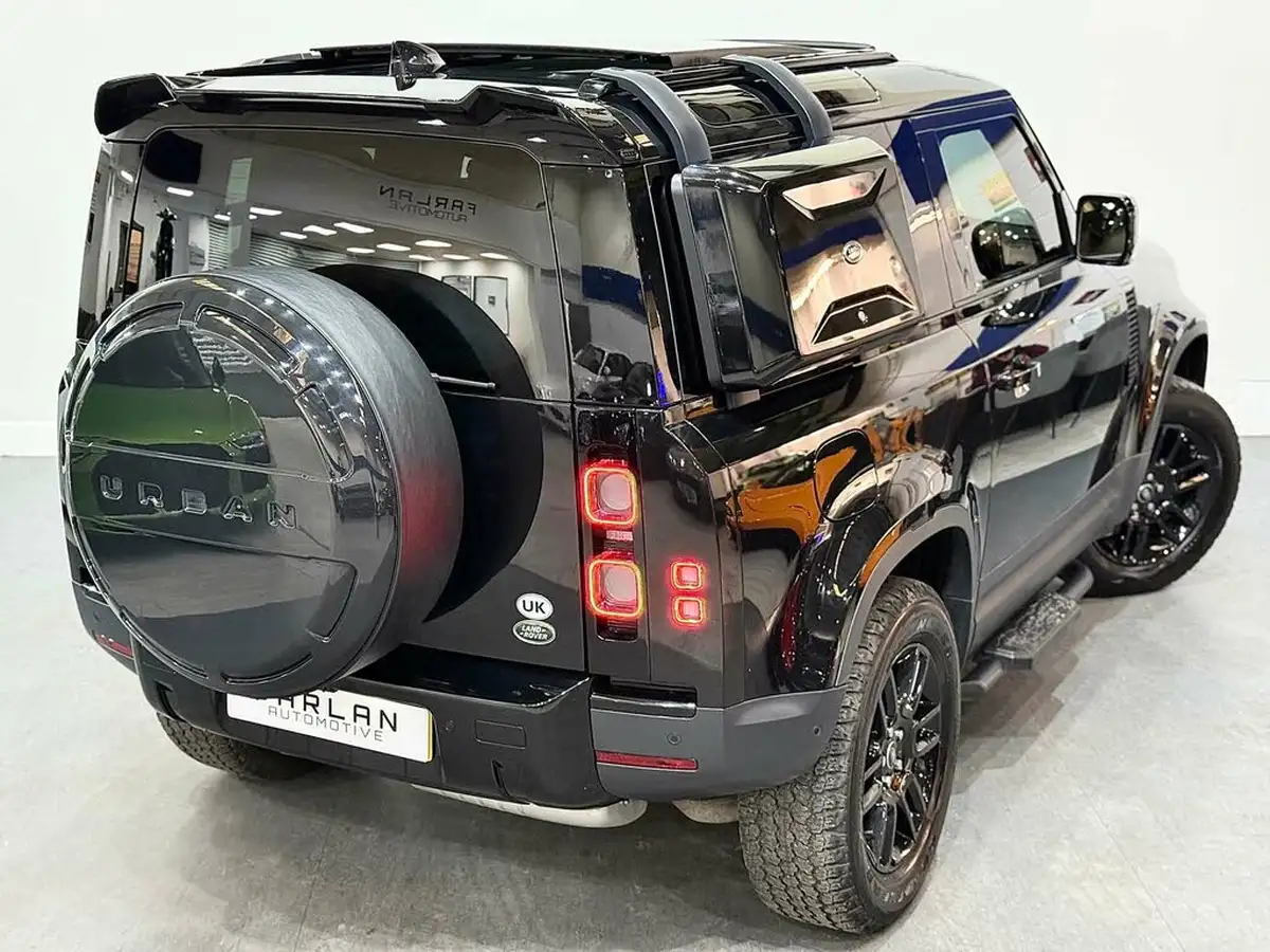 2022-land-rover-90-defender-30-d250-hse-big-27
