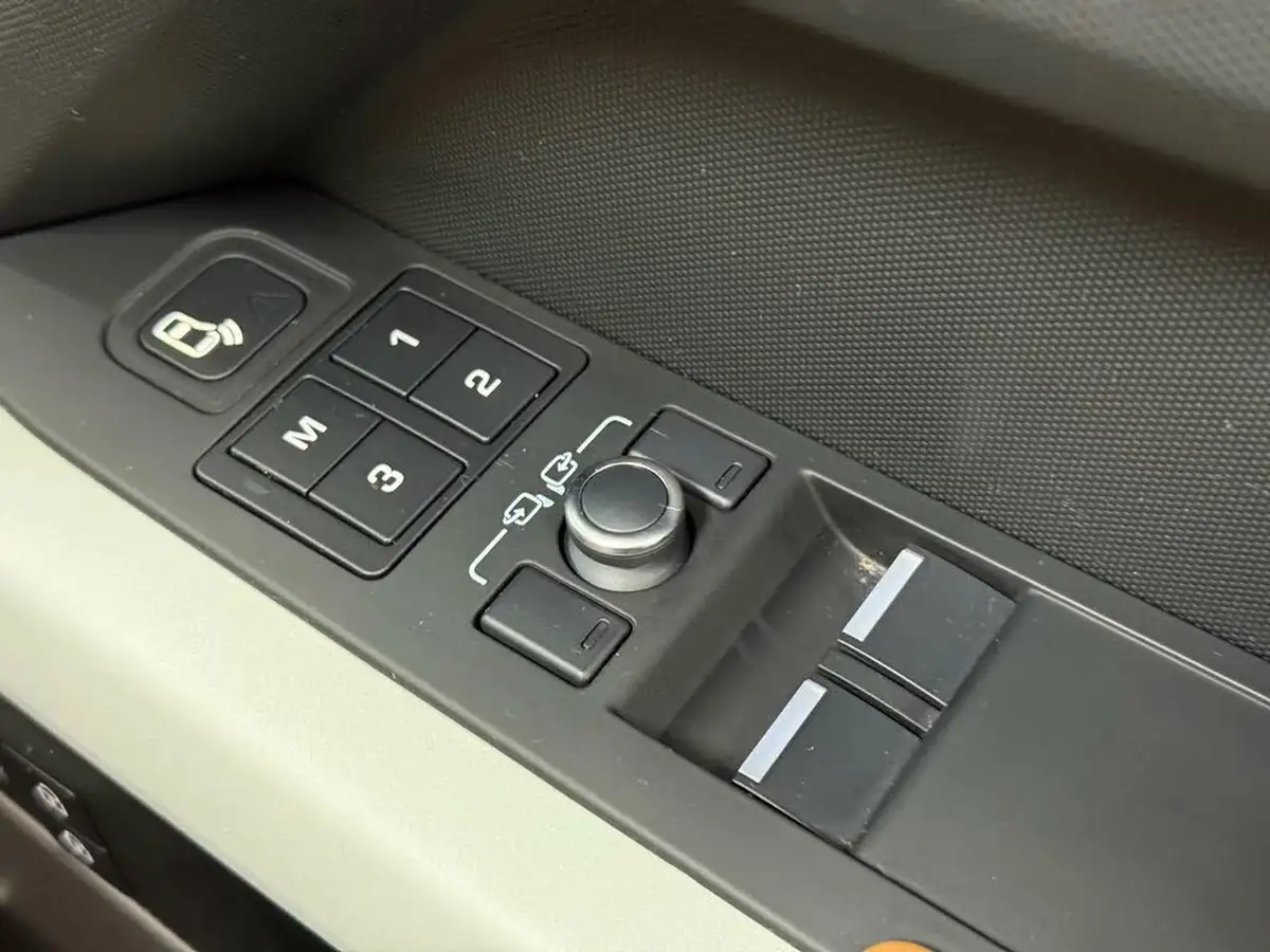 2022-land-rover-90-defender-30-d250-hse-big-51