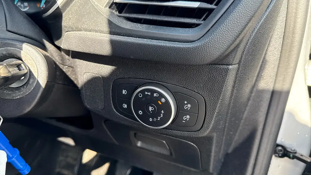 2018-ford-focus-10t-zetec-100ps-hatchback-big-22
