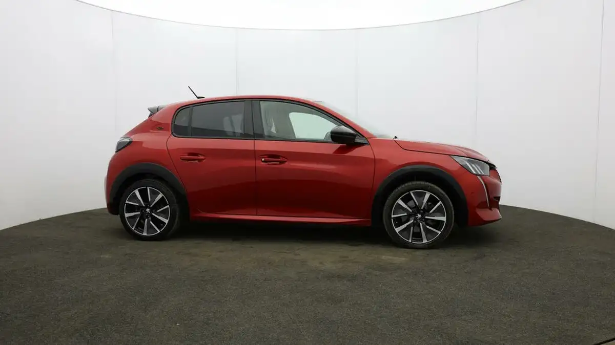 2021-peugeot-208-e-gt-premium-big-7