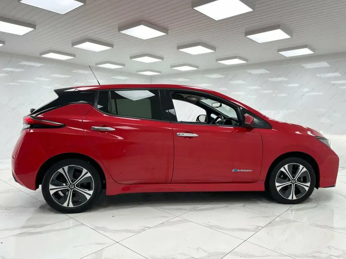 2020-nissan-leaf-e-e-tekna-big-11
