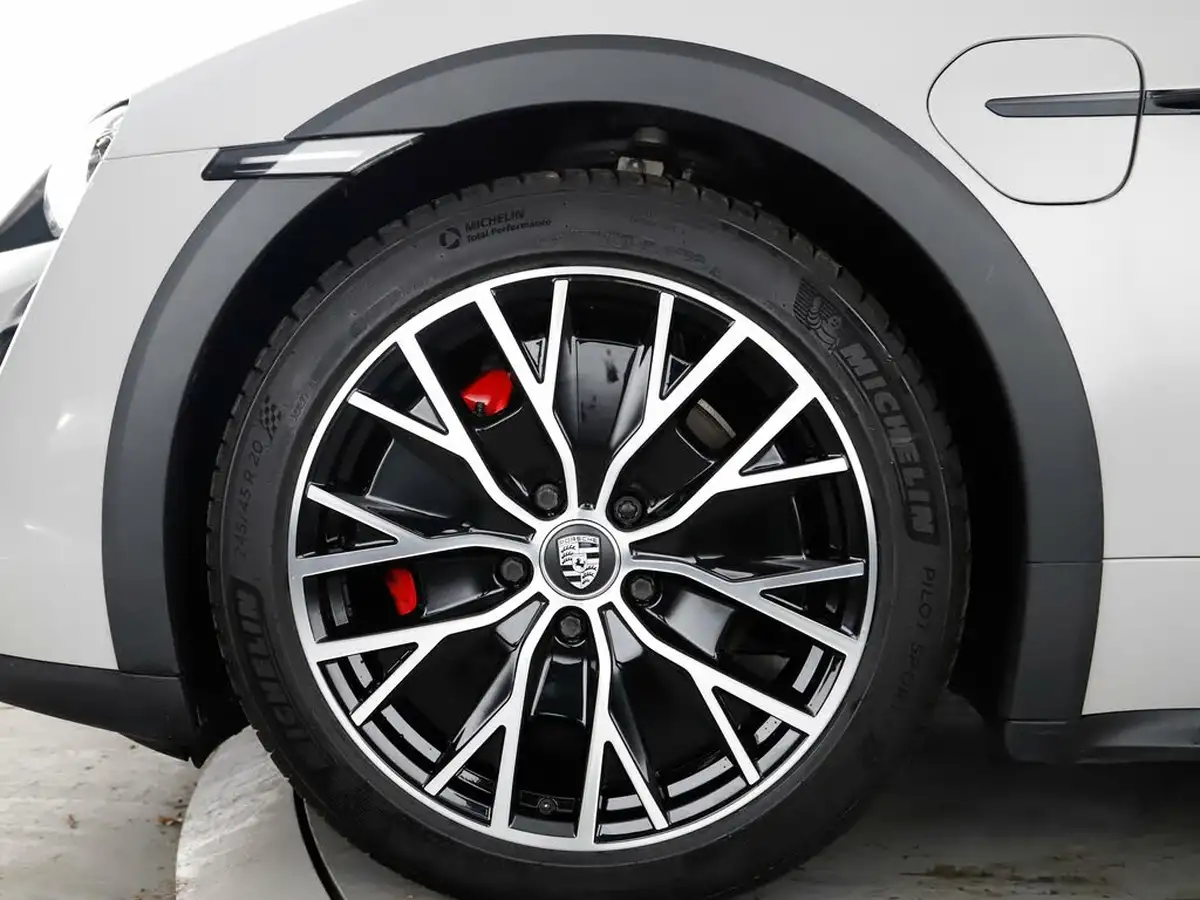 2021-porsche-taycan-e-4s-cross-turismo-awd-big-3
