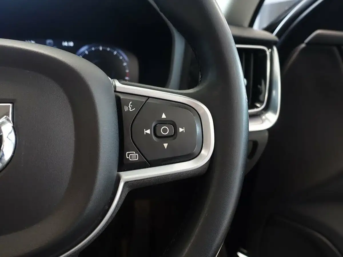 2021-volvo-v60-20-b3-momentum-161bhp-big-19