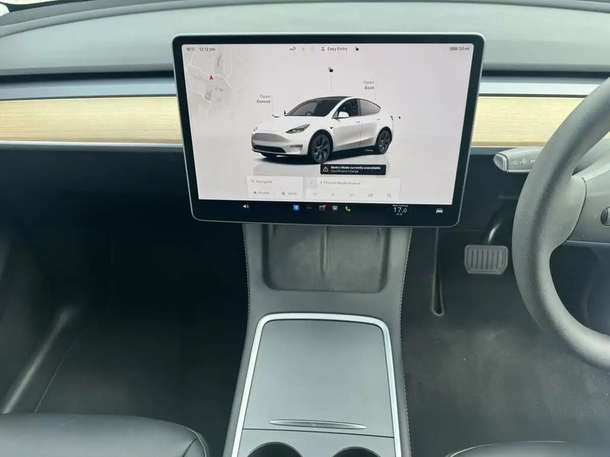 2022-tesla-model-y-e-long-range-big-46