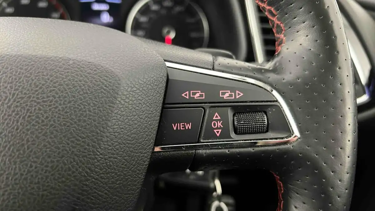 2019-seat-leon-20-tsi-fr-hatchback-big-18