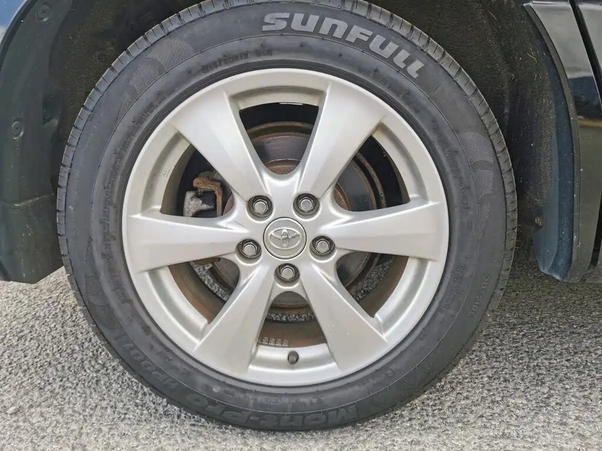 2009-toyota-estima-hybrid-24-litre-big-24